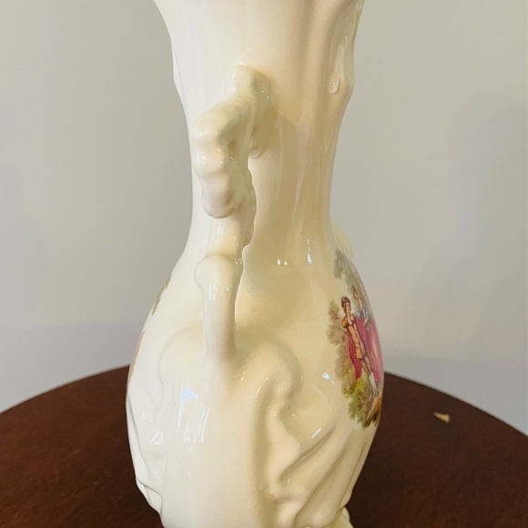 Vintage White porcelain vase with ruffled rim and pastoral scene, Victorian Vase - Picture 5 of 7